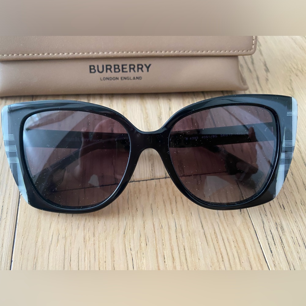 Burberry Ladies Sunglasses. Authentic & brand new.